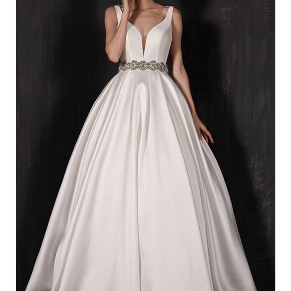 Calls Blanche Wedding Dress Size 4 extra beading